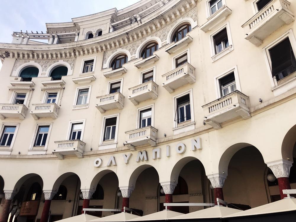 Θεσσαλονίκη: Ένταση για πανό υπέρ της Παλαιστίνης στο Ολύμπιον – Προσαγωγές από την ΕΛΑΣ (Video)