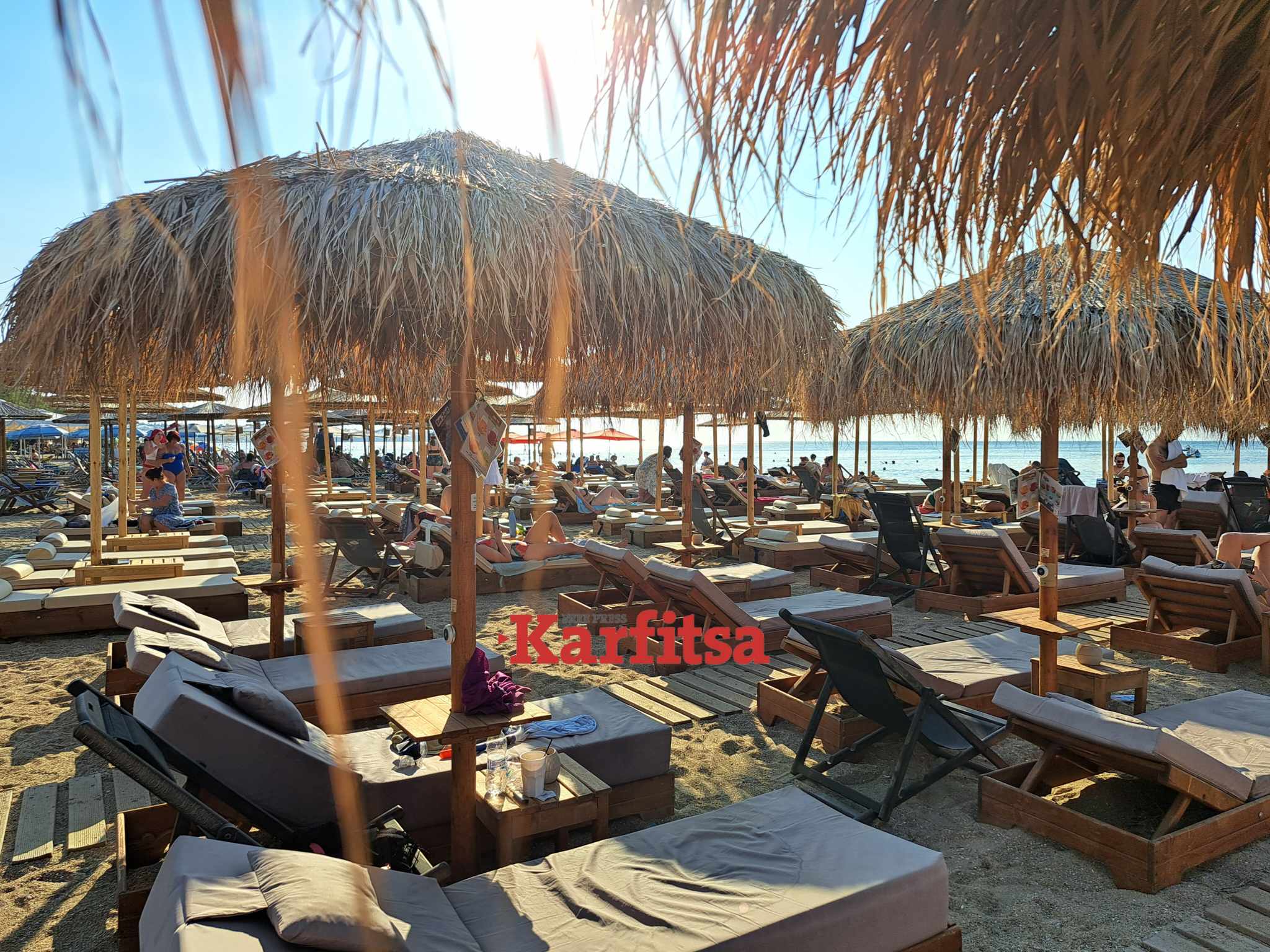 Θεσσαλονίκη: Αρκετή η προσέλευση στους Νέους Επιβάτες - Ο καύσωνας έφερε «επιδρομή» στις παραλίες (ΦΩΤΟ)