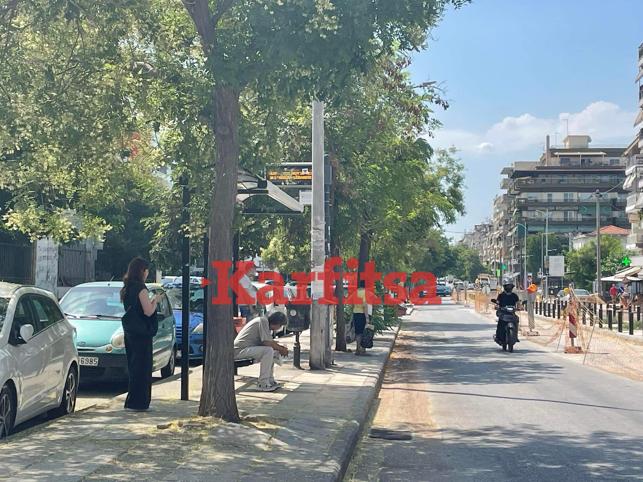 Θεσσαλονίκη: Μέσα στη ζέστη οι πολίτες για ένα λεωφορείο (ΦΩΤΟ)