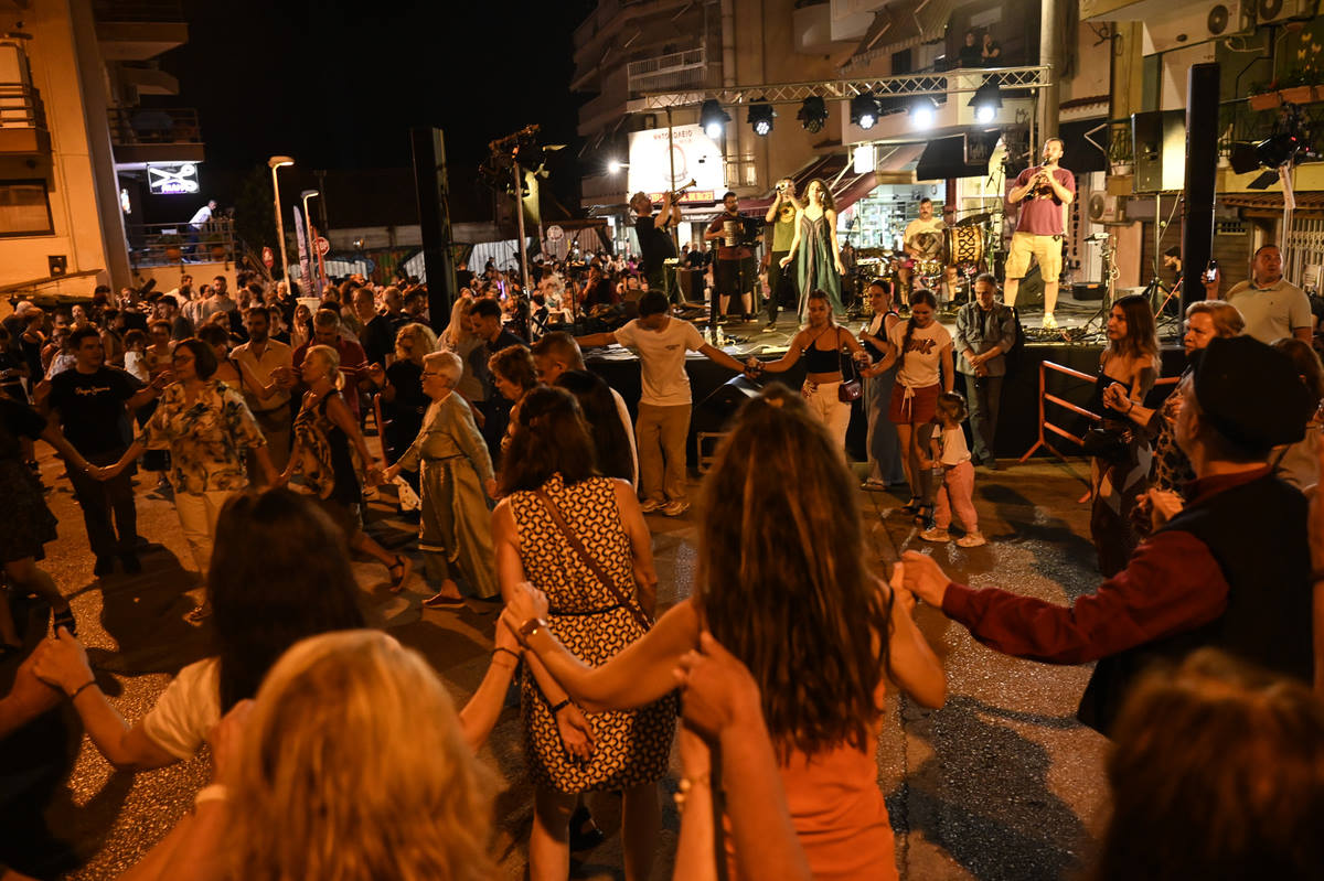 Θεσσαλονίκη: Κέφι και χορός στα Αγιοπαυλίτικα του Δήμου Νεάπολης-Συκεών (ΦΩΤΟ)