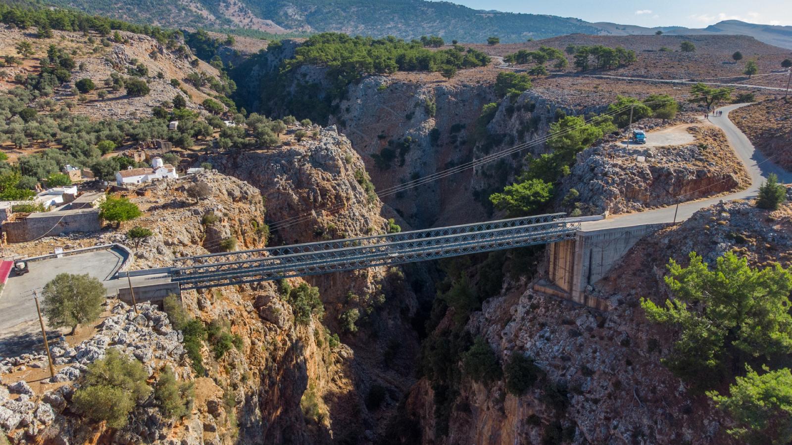Η υψηλότερη γέφυρα στην Ελλάδα κόβει την ανάσα – Πού βρίσκεται, ποιος την έφτιαξε (ΦΩΤΟ)