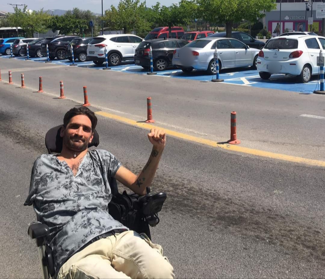 Θεσσαλονίκη: Στάθμευσαν παράνομα σε όλες τις θέσεις αναπήρων σε εμπορικό κέντρο (ΦΩΤΟ)
