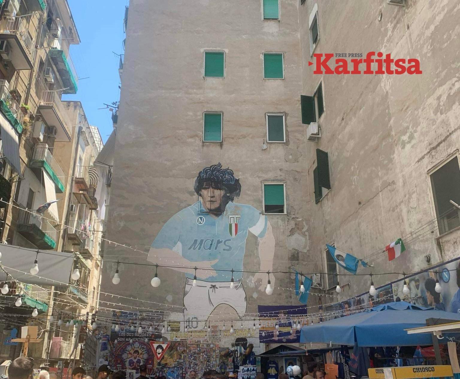 Νάπολη: ΠΑΟΚτζήδες και Παναθηναϊκοί αφήνουν κασκόλ των ομάδων τους στο μνημείο του Μαραντόνα (ΦΩΤΟ+Video)