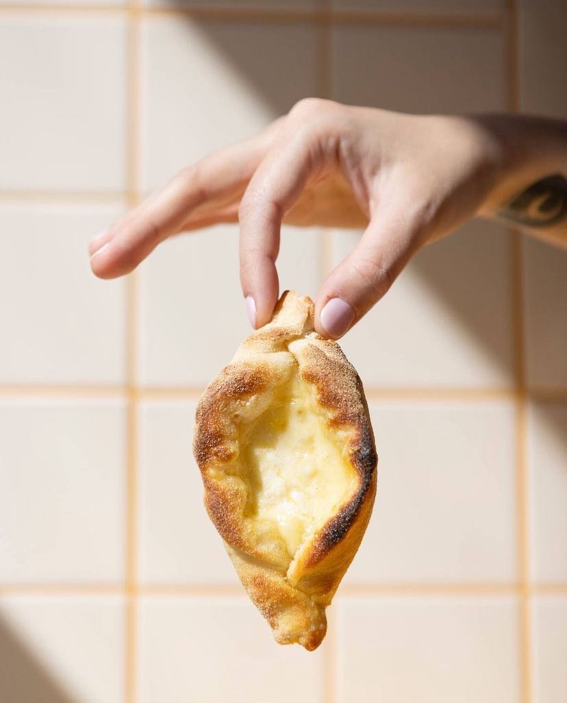 Pinch: Εδώ τρώμε τα πιο «κολασμένα» πεϊνιρλί στην πόλη