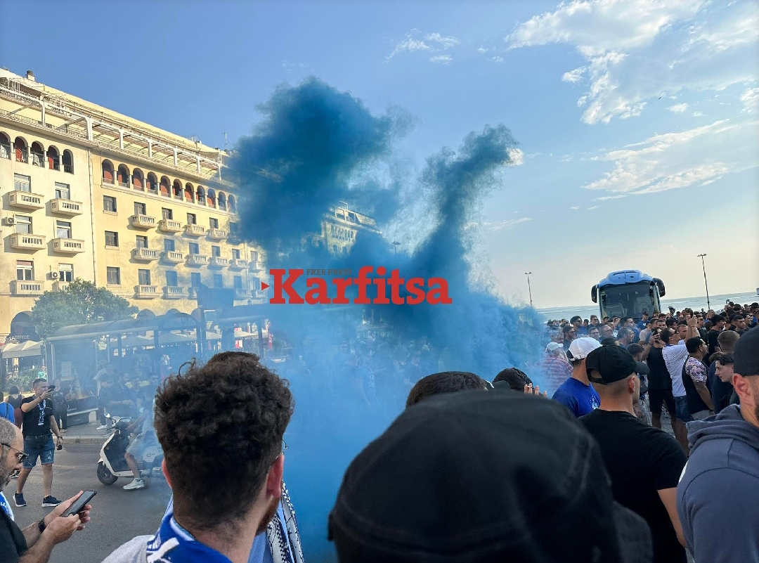 Ηρακλής: Στα μπλε η Πλατεία Αριστοτέλους - Πυρσοί και κορναρίσματα (ΦΩΤΟ+Video)