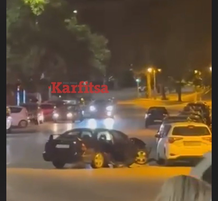 ΠΡΙΝ ΛΙΓΟ – Θεσσαλονίκη: ΙΧ έχασε τον έλεγχο και στούκαρε πάνω σε παρκαρισμένα οχήματα (VIDEO)