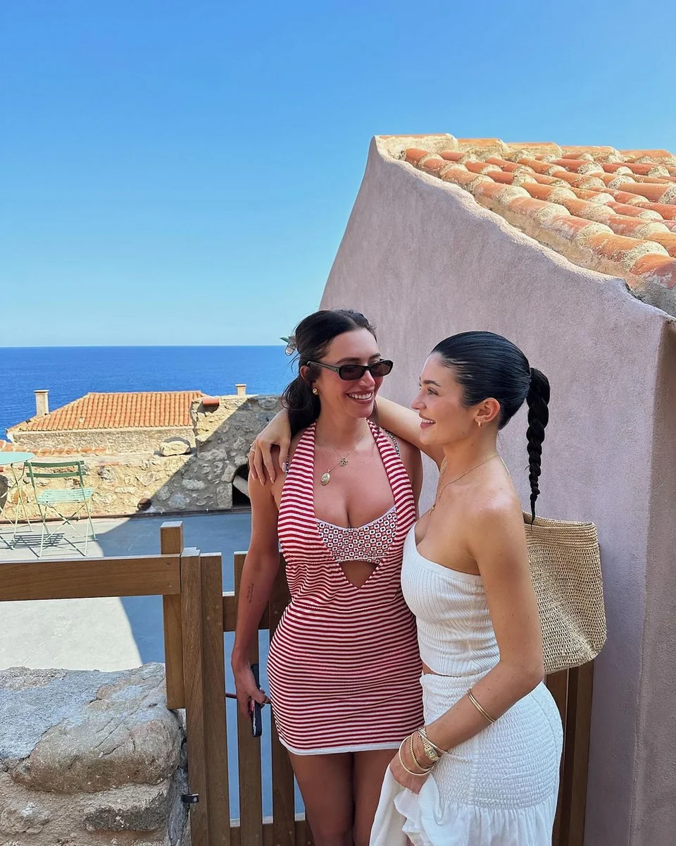 Στην Ελλάδα η Κάιλι Τζένερ με την Ελληνίδα κολλητή της (ΦΩΤΟ)