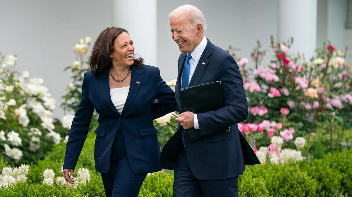 Μπάιντεν: Στηρίζει την Κάμαλα Χάρις για υποψήφια των Δημοκρατικών – «Να ενωθούμε και να νικήσουμε τον Τραμπ»