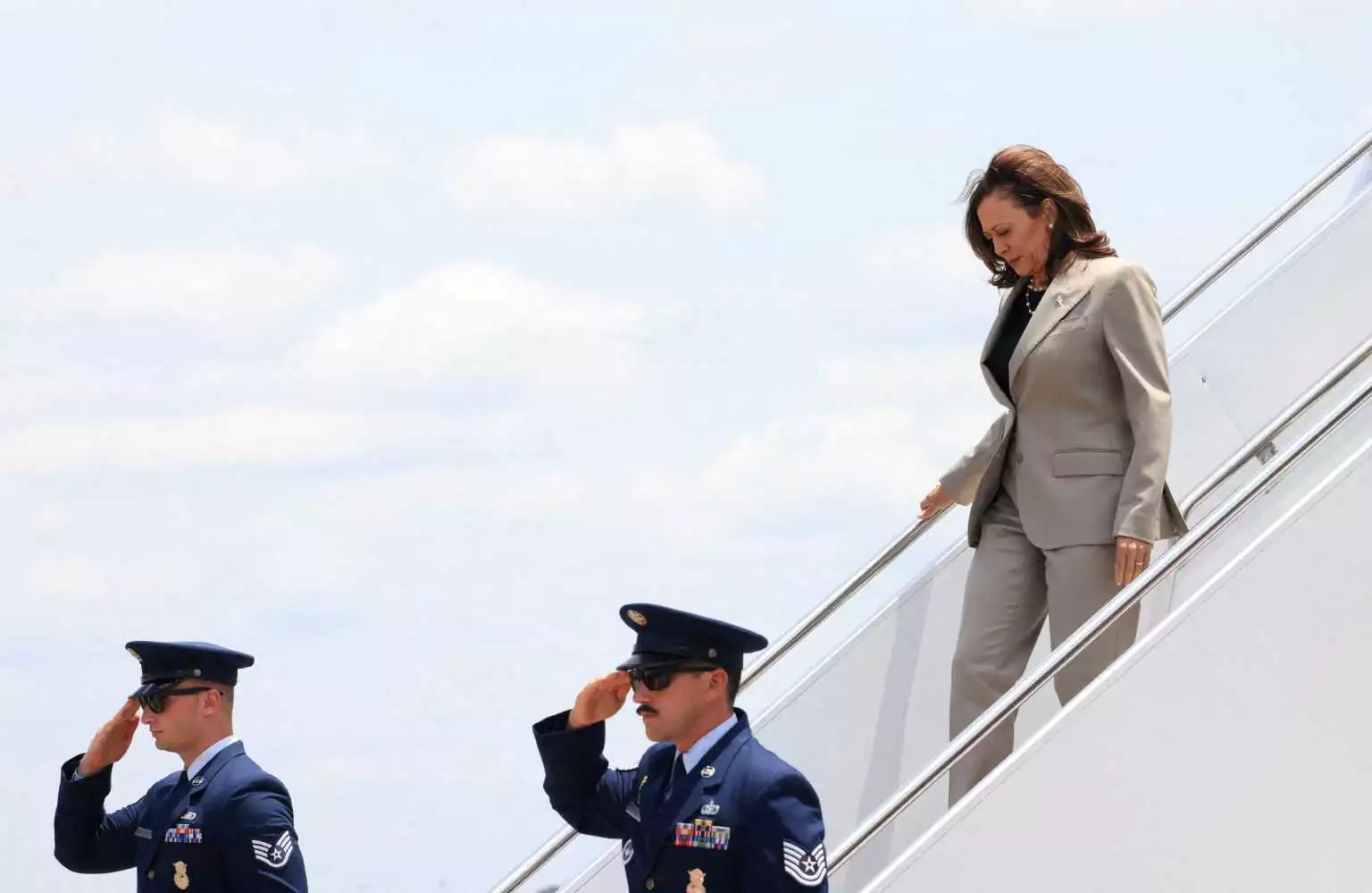 Κάμαλα Χάρις: Τα δύο διαφορετικά πρόσωπα της υποψήφιας προέδρου των ΗΠΑ