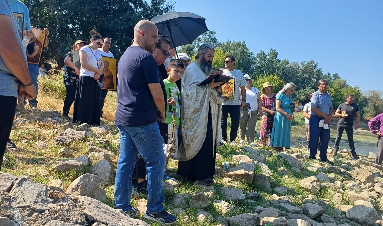 Σέρρες: Κάτοικοι και αγρότες πραγματοποίησαν λιτανεία για να βρέξει (Video)