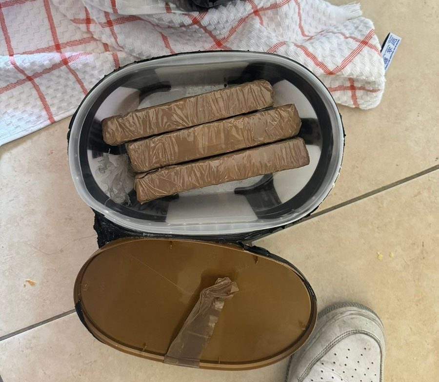 Θεσσαλονίκη: Έκρυβαν μέσα σε δοχεία από παγωτά 9 κιλά ηρωίνη (ΦΩΤΟ)