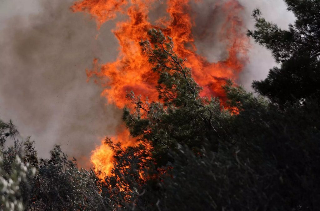 Φωτιά στο Παγγαίο: Συνεχίζεται για τρίτη ημέρα η επιχείρηση κατάσβεσης