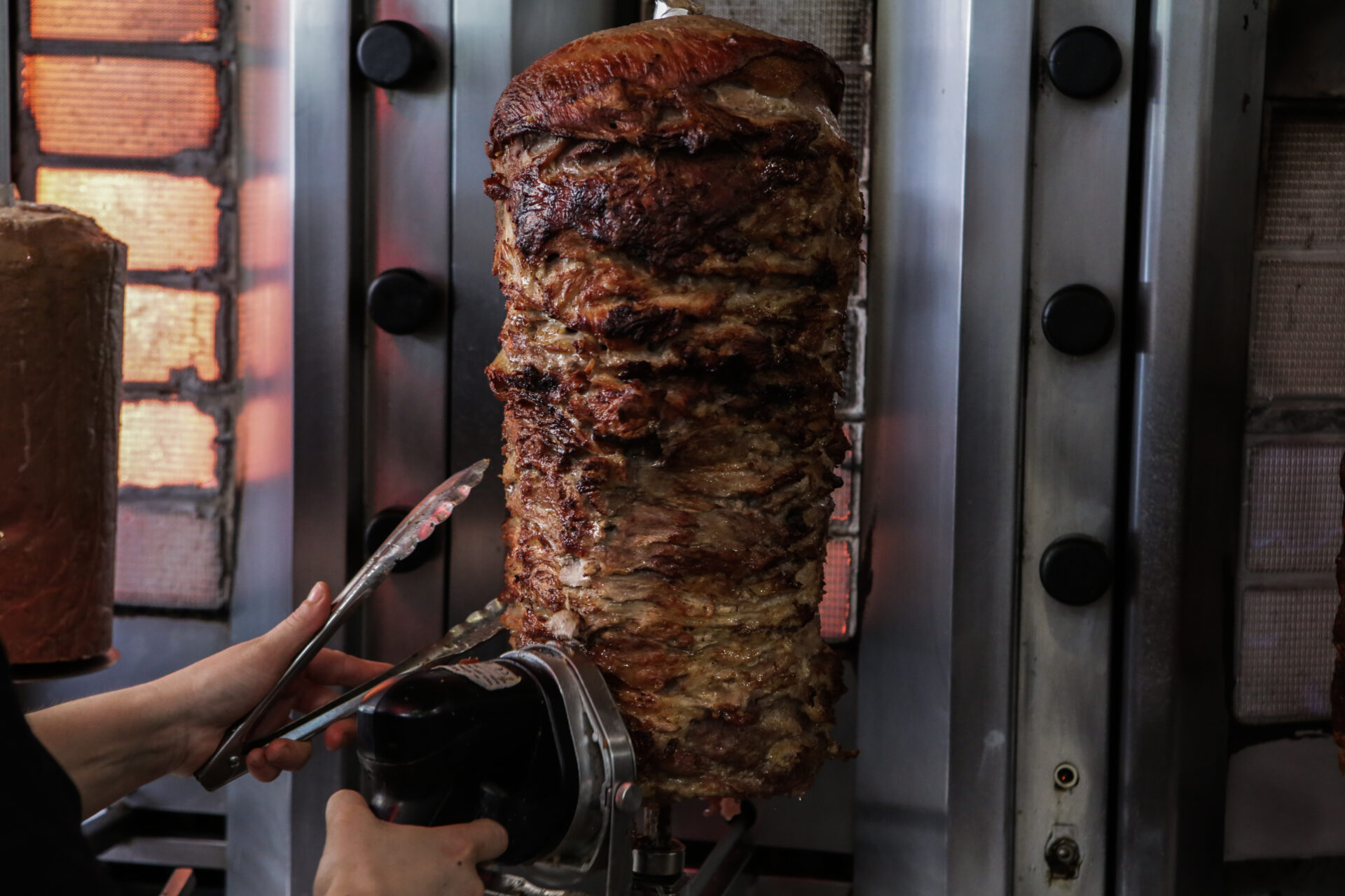 Είδος πολυτελείας το «πιτόγυρο»