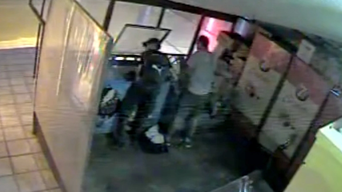 Θεσσαλονίκη: Βίντεο ντοκουμέντο με τους «κοιλιόδουλους» κλέφτες την ώρα που ανοίγουν ψυγεία με σφολιάτες και παγωτά