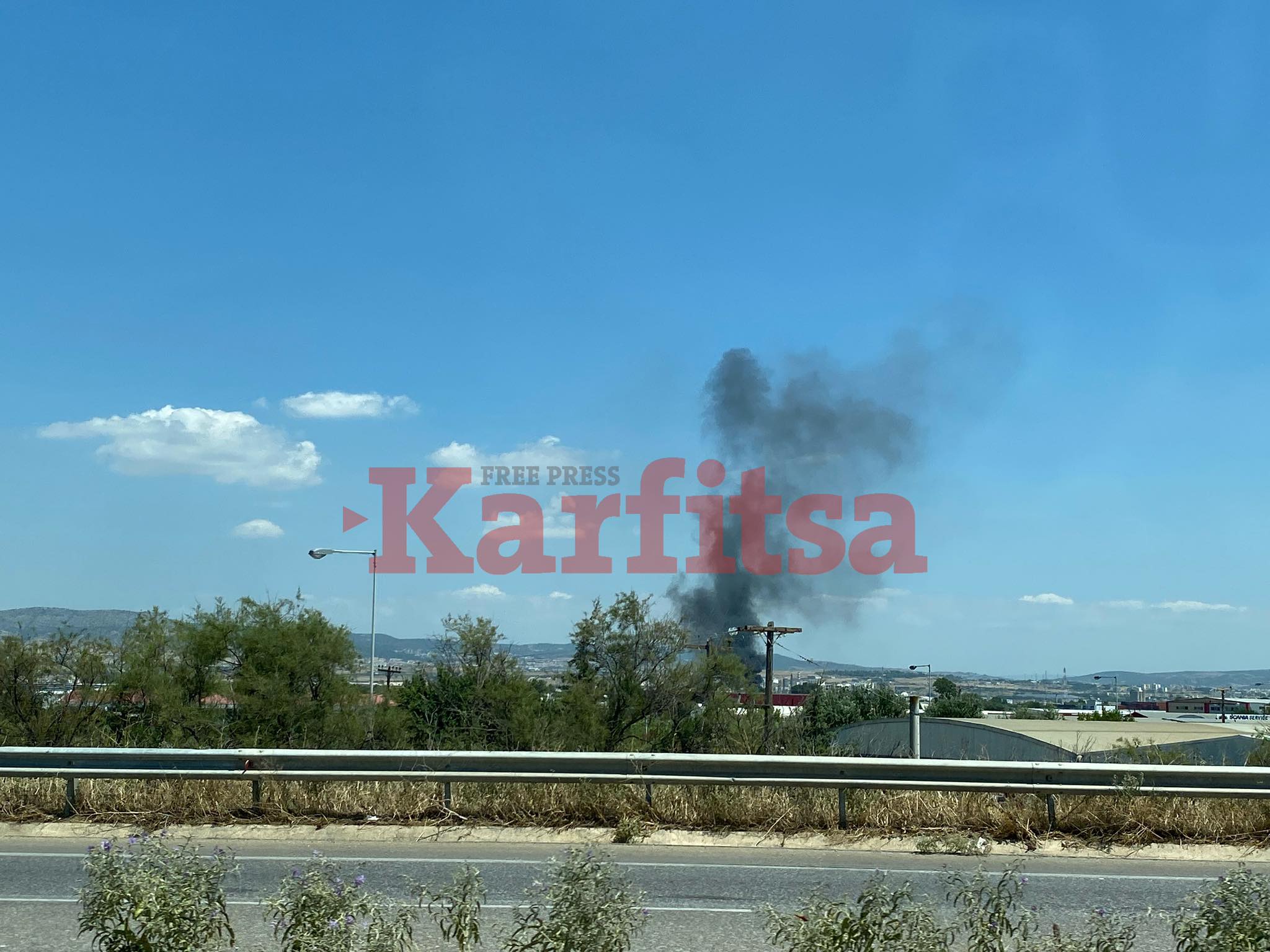 Θεσσαλονίκη: Φωτιά έξω από τον οικισμό Αγία Σοφία (ΦΩΤΟ)