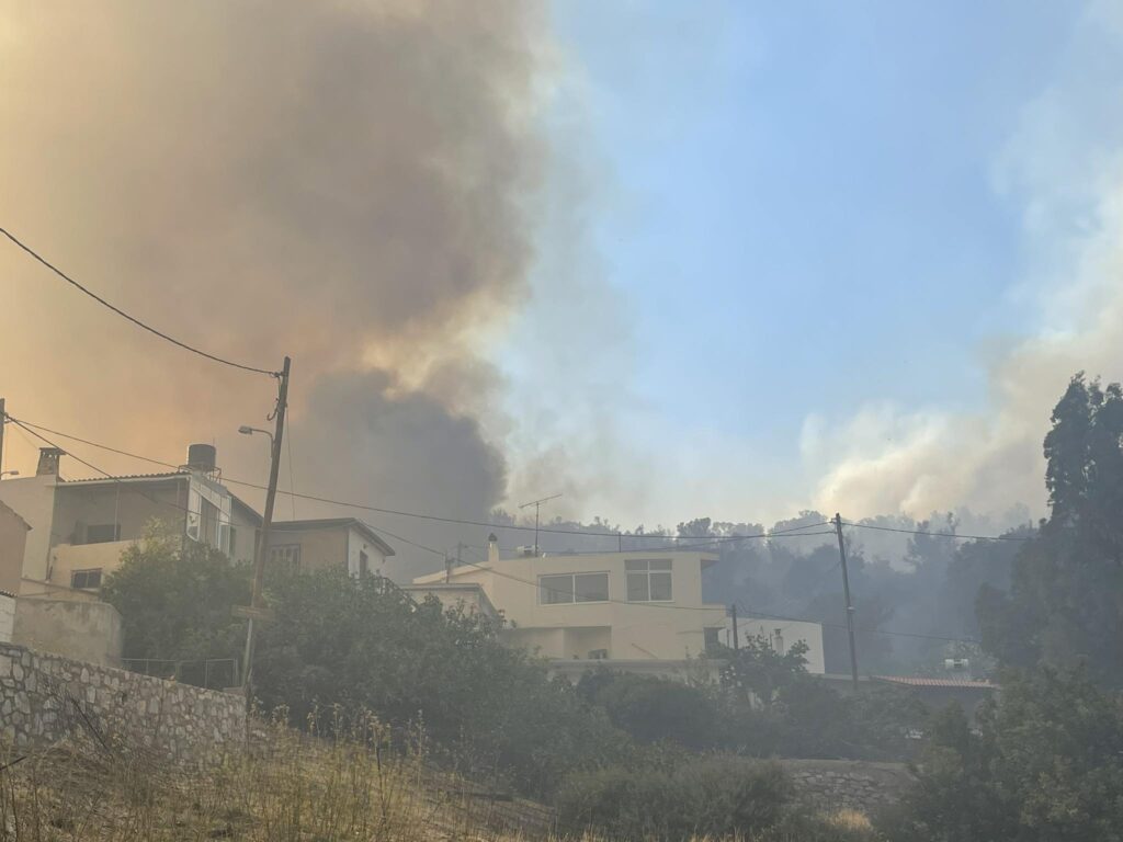 Φωτιά στο Αμάρι Ρεθύμνου: Μία ανάσα από την Αγία Παρασκευή οι φλόγες