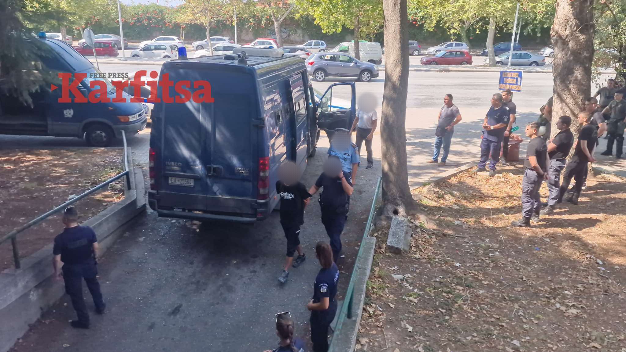 Θεσσαλονίκη: Στον εισαγγελέα οι συλληφθέντες από την επέμβαση της ΕΛ.ΑΣ στην κατάληψη Libertatia (ΦΩΤΟ)