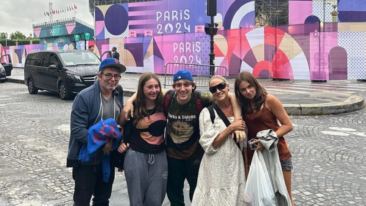 Σάρα Τζέσικα Πάρκερ – Μάθιου Μπρόντερικ: Στο Παρίσι για τους Ολυμπιακούς Αγώνες με τα παιδιά τους (ΦΩΤΟ)