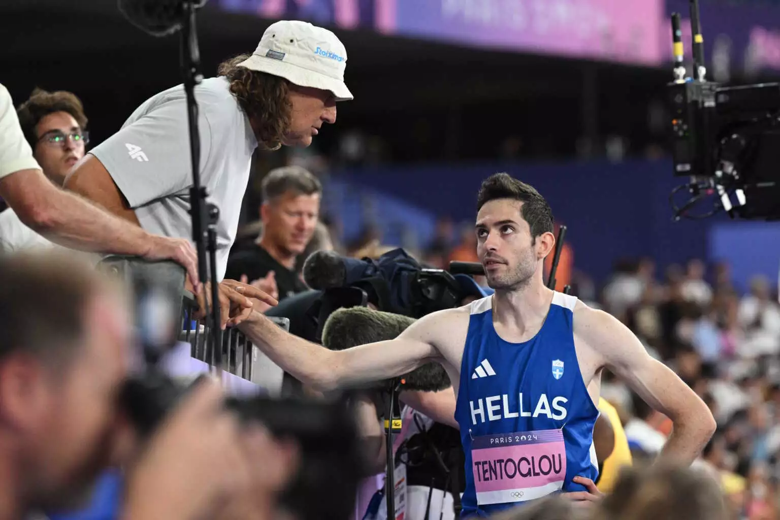 Γιώργος Πομάσκι: Ο Μίλτος Τεντόγλου ήθελε παραπάνω από το 8.48 – Τι αποκάλυψε για το «τυχερό» καπέλο του (Video)