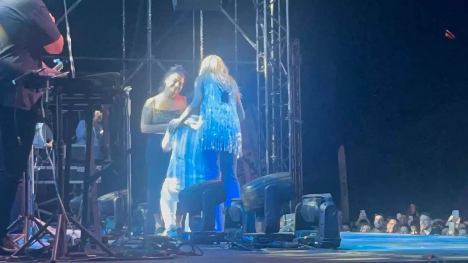 Θεσσαλονίκη: Της έκανε πρόταση γάμου στη συναυλία της Νατάσας Θεοδωρίδου (Video)