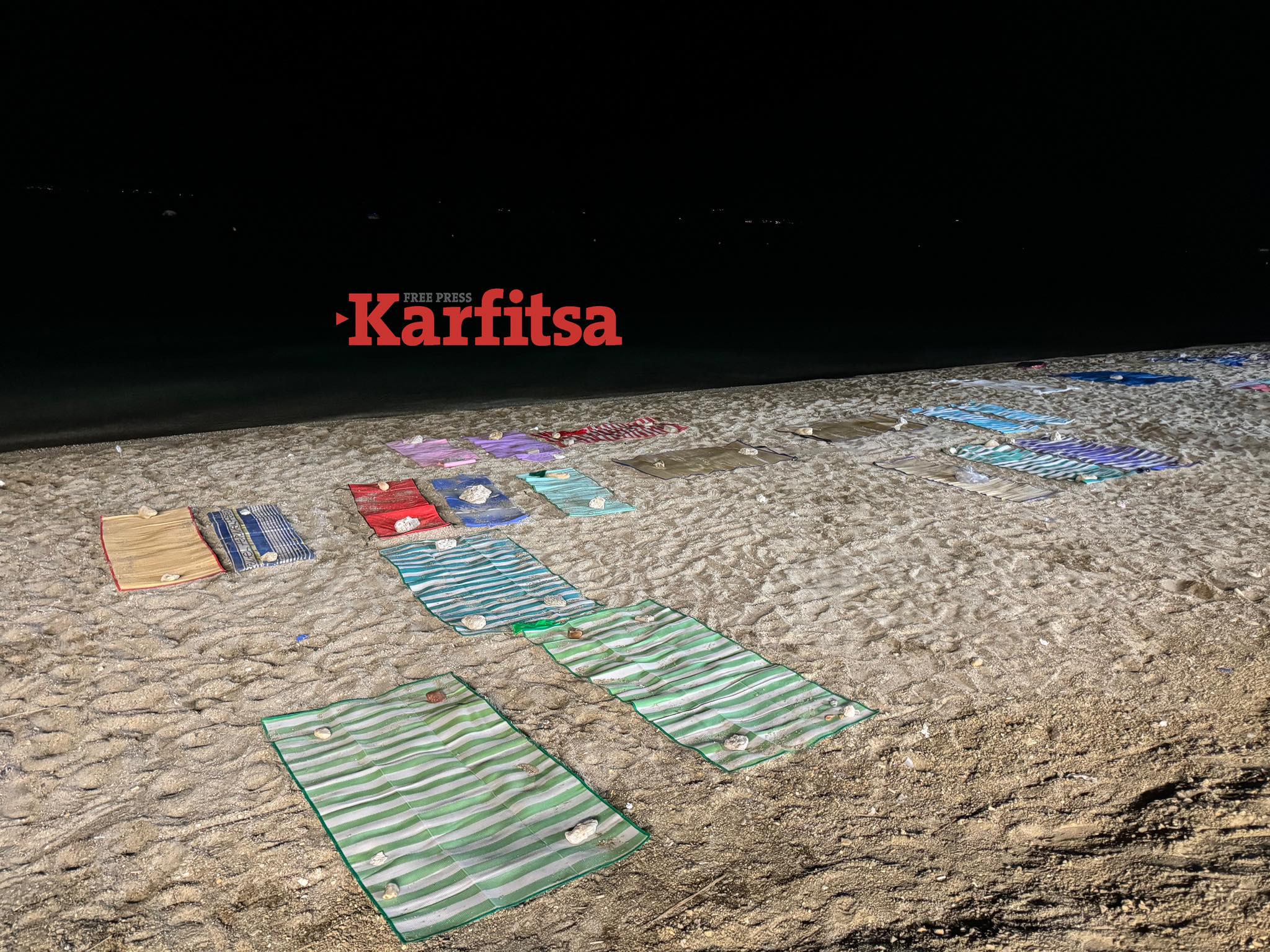 Το κόλπο της… ψάθας! Πως κρατούν «ρεζερβέ» θέσεις σε παραλίες της Χαλκιδικής (ΦΩΤΟ)