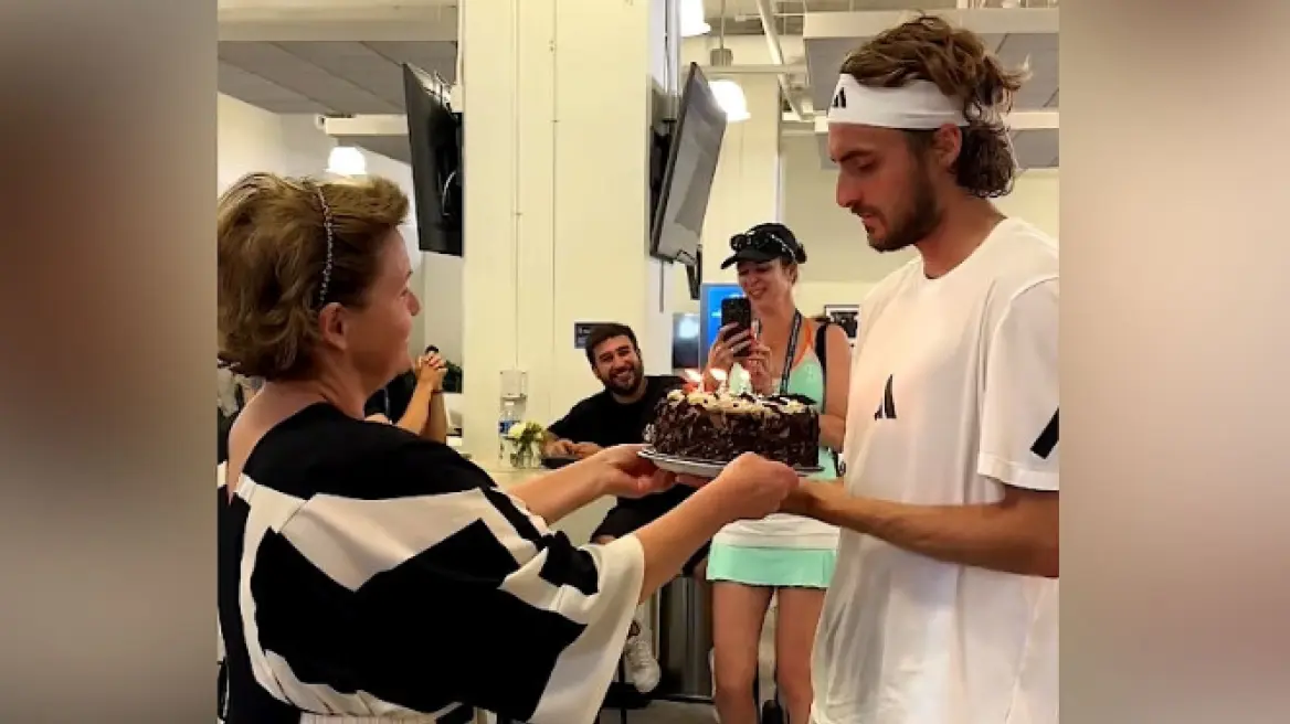 Στέφανος Τσιτσιπάς: Γιόρτασε τα γενέθλιά του στο Σινσινάτι με την μητέρα και την σύντροφό του – Απουσίαζε ο πατέρας του (Video)