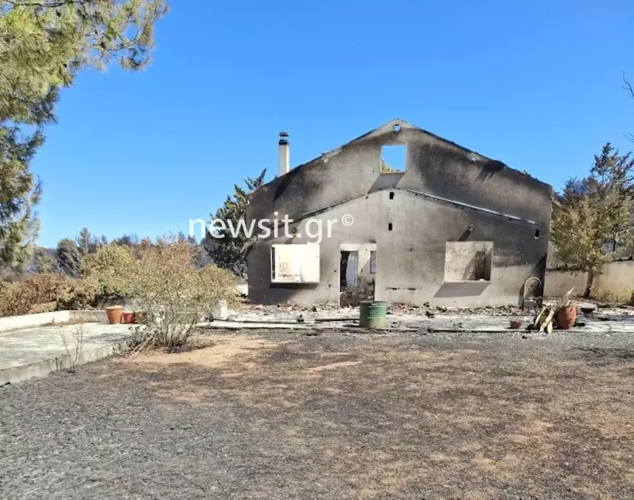 Φωτογραφία για: Δύσκολες ώρες για τον Ζουγανέλη: «Πονάει η ψυχή μου» - Kάηκε ολοσχερώς το σπίτι του 2 Δύσκολες ώρες για τον Γιάννη Ζουγανέλη: Κάηκε ολοσχερώς το σπίτι του στον Βαρνάβα (ΦΩΤΟ)