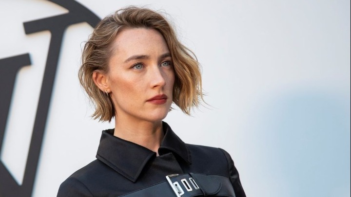 «Blitz»: Στην νέα ταινία του Στιβ ΜακΚουίν, η Σίρσα Ρόναν αναζητά τον γιο της στο Λονδίνο του Β 'Παγκοσμίου Πολέμου (Video)