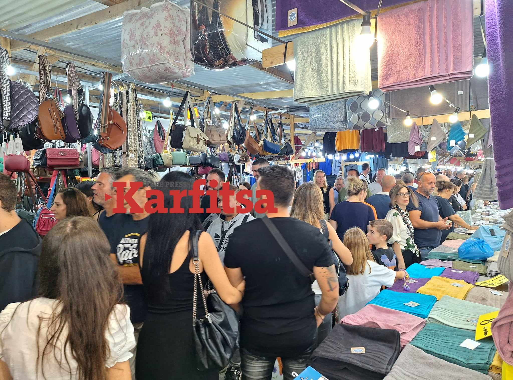 «Βούλιαξε» το Παζάρι της Λάρισας – Πλήθος επισκεπτών το βράδυ του Σαββάτου (ΦΩΤΟ+Video)