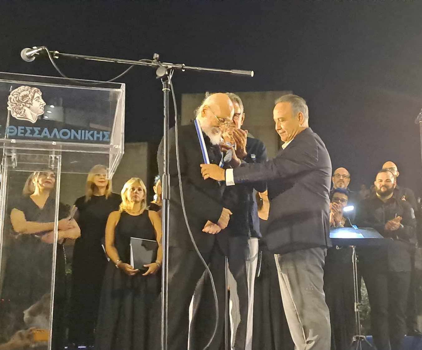 Η Θεσσαλονίκη τίμησε τον Διονύση Σαββόπουλο με το Αργυρό Μετάλλιο της πόλης (ΦΩΤΟ+Video)