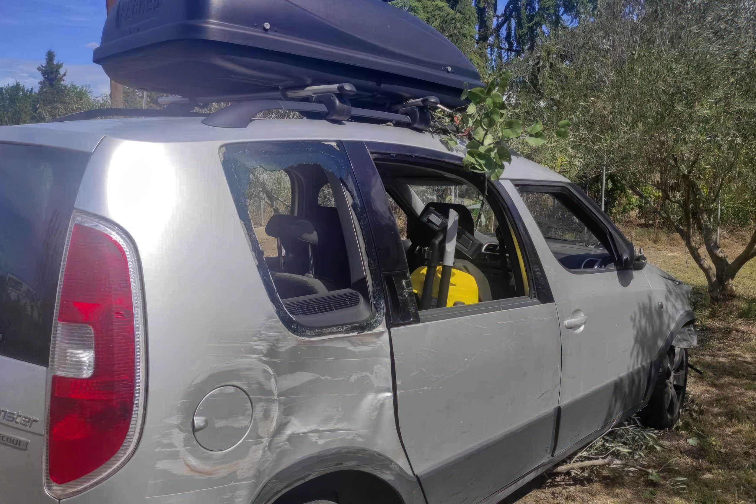 Θεσσαλονίκη: Όχημα παρέσυρε και τραυμάτισε γονείς με το παιδί τους (ΦΩΤΟ+Video)