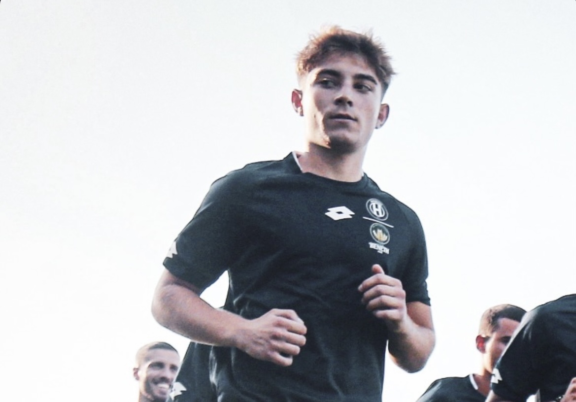 Περικλής Μπαραχάνος, ο «ποδοσφαιροκομμωτής» αστέρι από την Θεσσαλονίκη