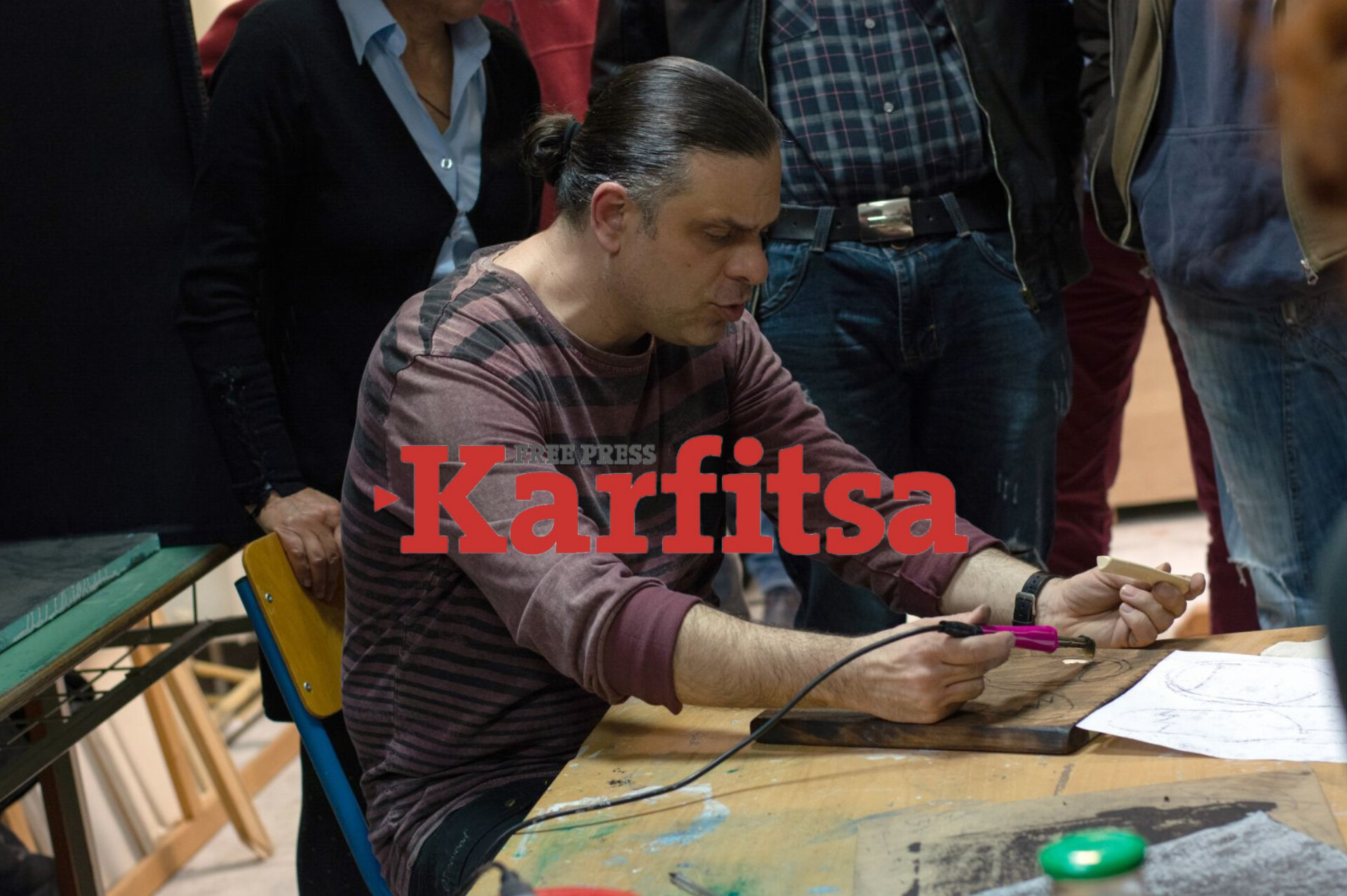 Έδεσσα: Ο ζωγράφος που δημιουργεί έργα τέχνης με την αρχαία μέθοδο της «εγκαυστικής» (ΦΩΤΟ)