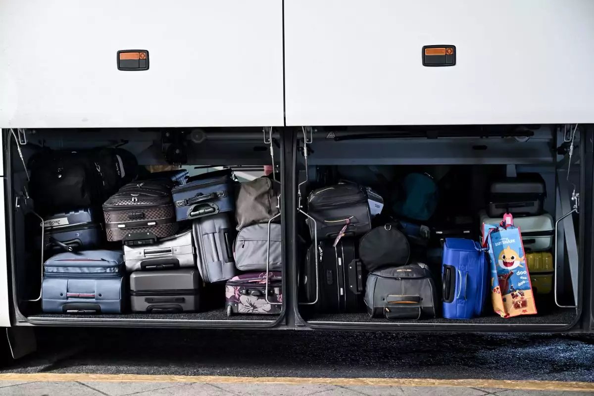 Δράμα: Επιβάτης σε ΚΤΕΛ ταξίδεψε στη μπαγκαζιέρα – Ο οδηγός τον κλείδωσε κατά λάθος (Video)