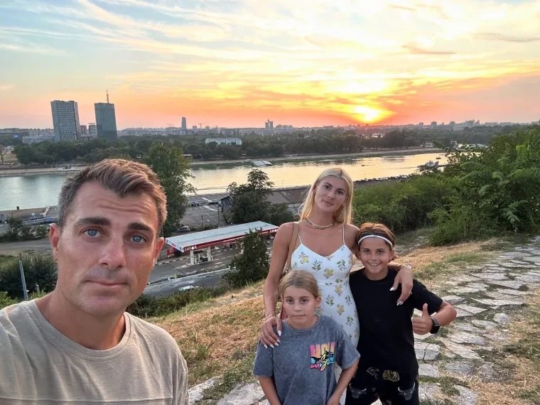 Απολαυστικό βίντεο: Η Πηλιάκη καθαρίζει, ο Χανταμπάκης τής κάνει παρατηρήσεις & εκείνη… εκρήγνυται!