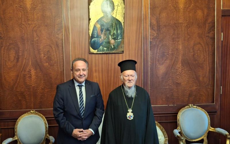 Τα εγκωμιαστικά σχόλια Βαρθολομαίου στον Αγγελούδη