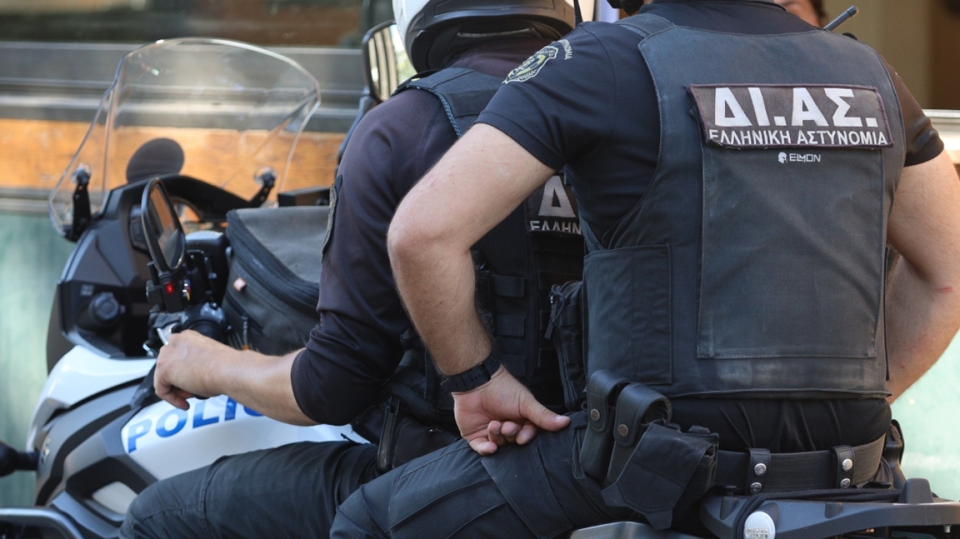 Νίκαια: Άνδρας από την Αλβανία βίασε τη γυναίκα του και χτύπησε με μπουνιά την ανήλικη κόρη του