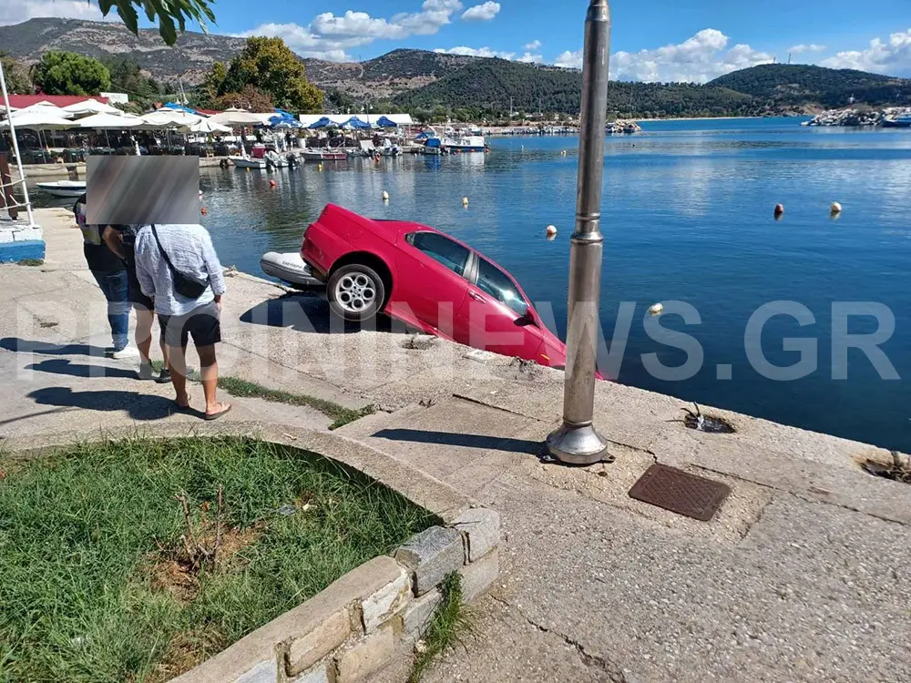 Καβάλα: Αυτοκίνητο έπεσε στη θάλασσα  (ΦΩΤΟ)