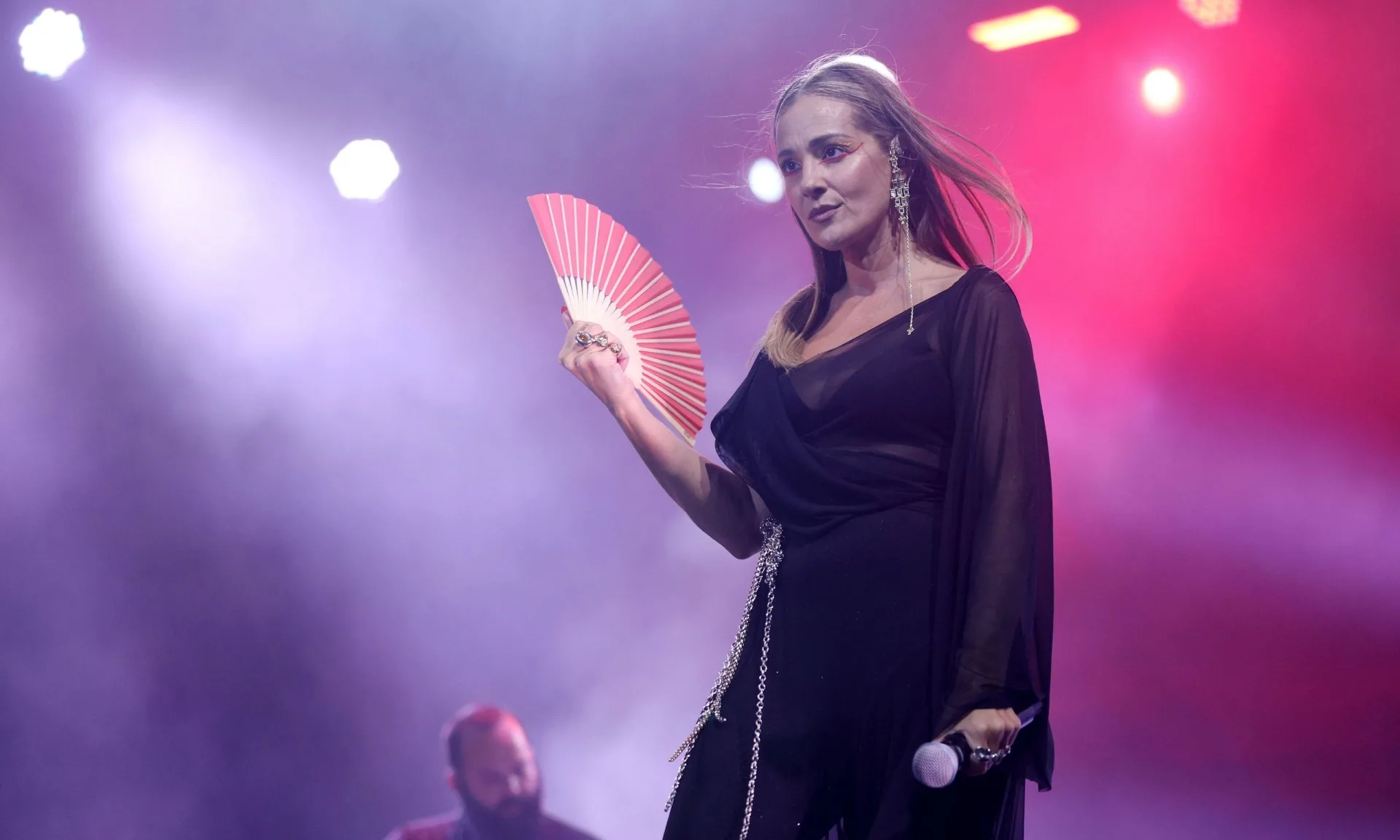 Νατάσσα Μποφίλιου: H απάντησή της μετά τις αντιδράσεις για το πανάκριβο φόρεμά της σε συναυλία της