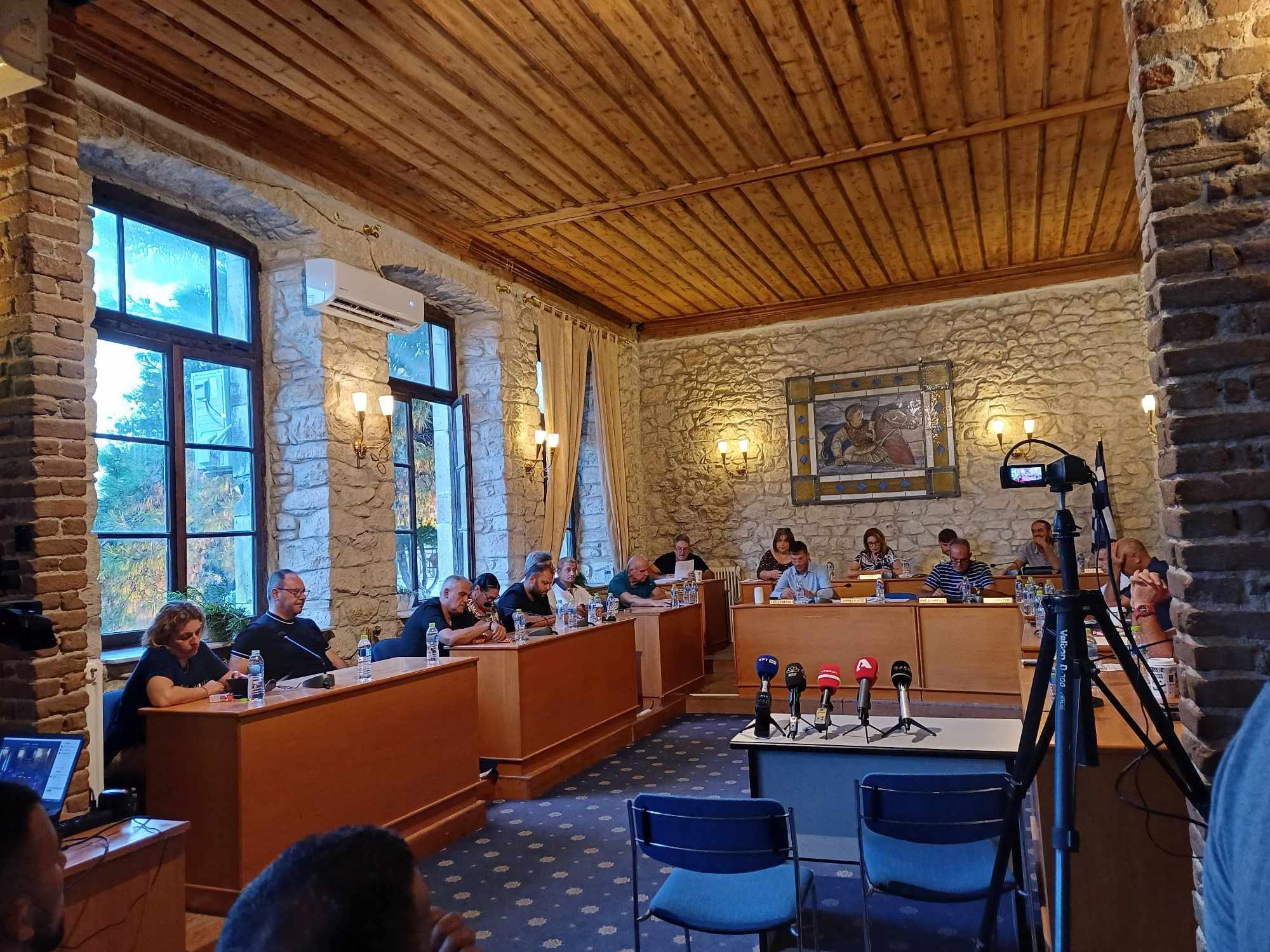 Κασσάνδρα: Απούσα η δήμαρχος Αναστασία Χαλκιά από το δημοτικό συμβούλιο στο οποίο ήταν παρών ο πατέρας του αδικοχαμένου Γιάννη