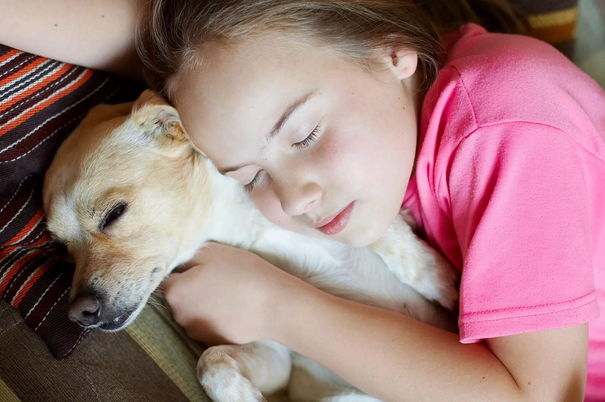 3 πράγματα που πρέπει να μάθετε στα παιδιά σας για να ζήσουν καλά με ένα ηλικιωμένο κατοικίδιο