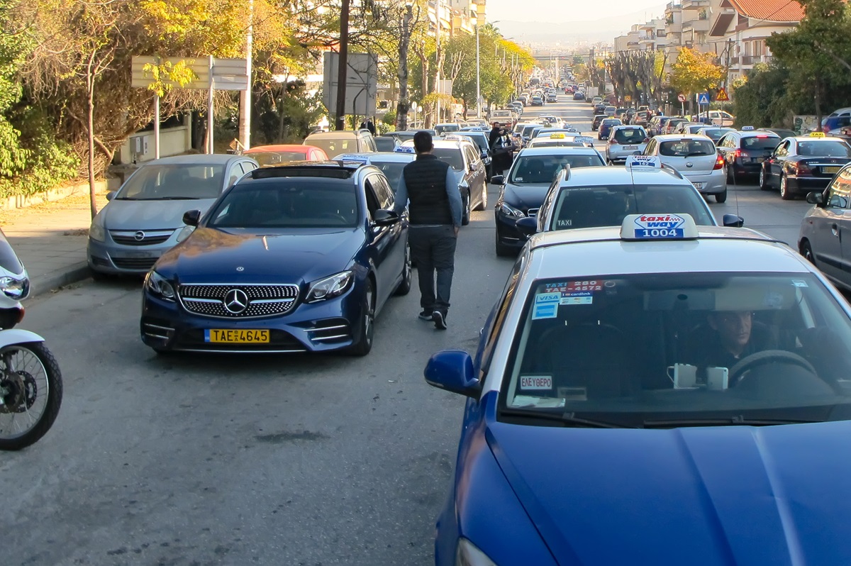 Θεσσαλονίκη: Στα χέρια της ΕΛ.ΑΣ. οδηγοί ταξί με ψεύτικο ταξίμετρο (ΦΩΤΟ)