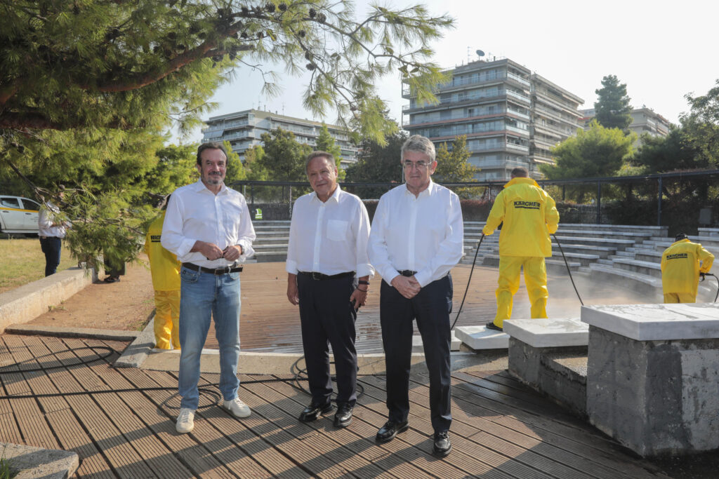 Θεσσαλονίκη: Ολοκληρώνεται ο καθαρισμός της Νέας Παραλία από τα γκράφιτι (ΦΩΤΟ)