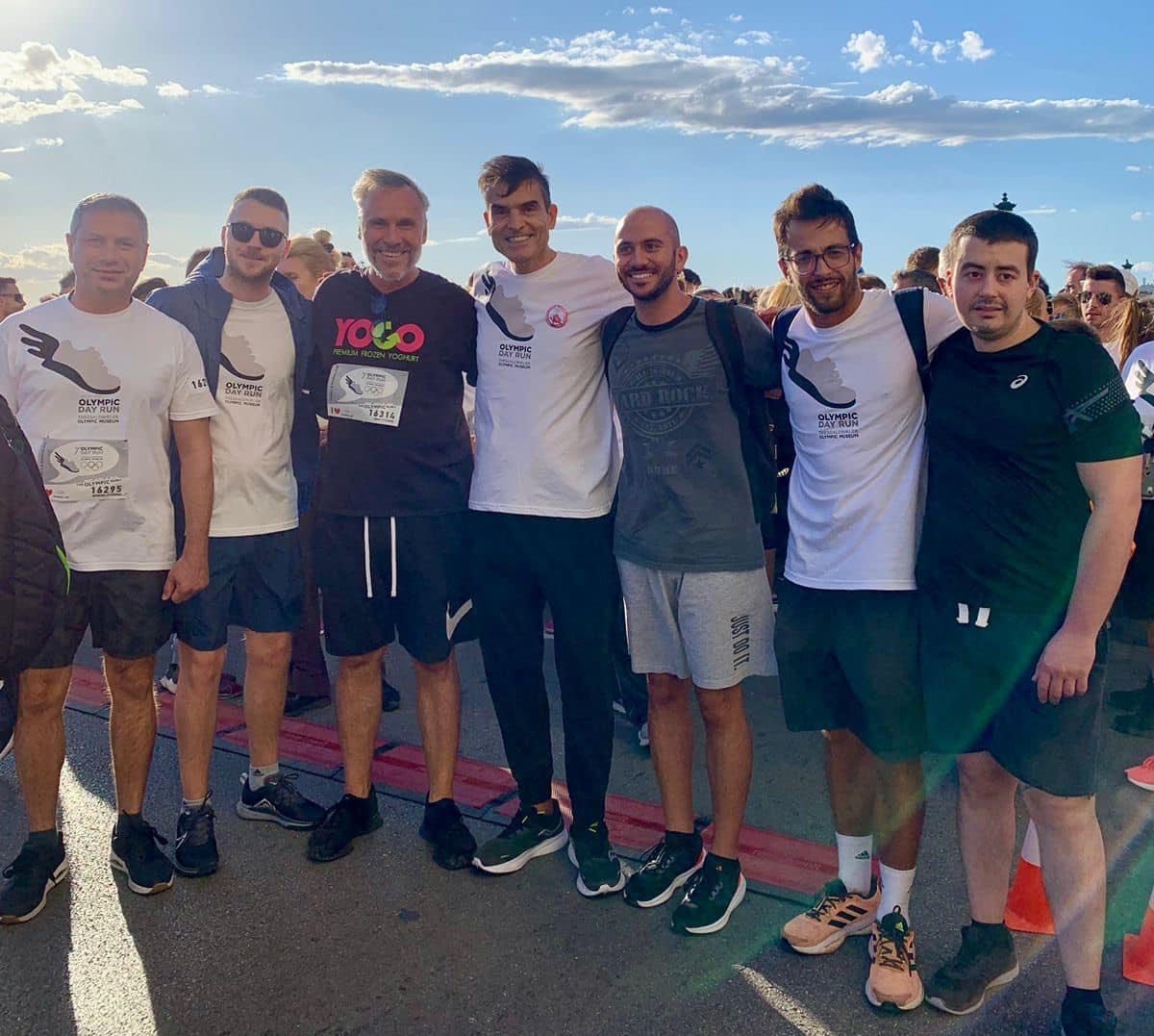 Ο…φορμαρισμένος Δημήτρης Κούβελας  