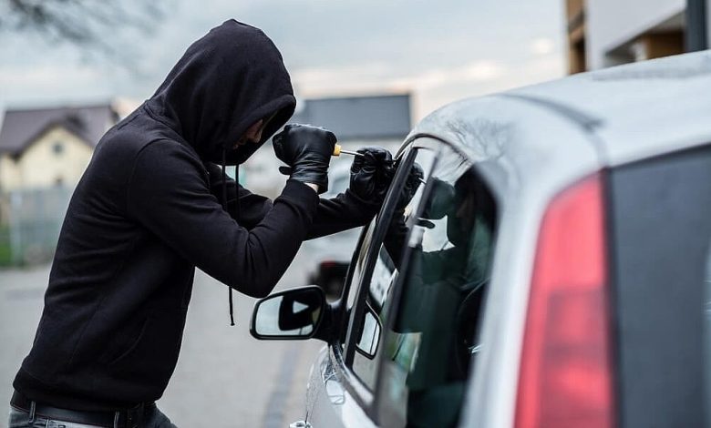 Θεσσαλονίκη: Συμμορία έκλεβε σταθμευμένα οχήματα – Τους έπιασαν επ’ αυτοφώρω