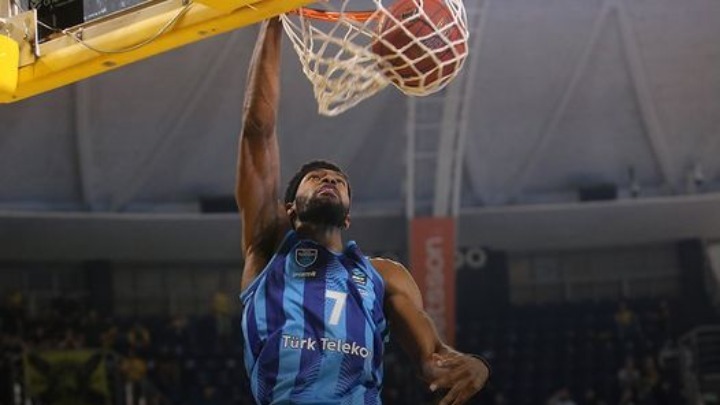 «Λύγισε» τον μαχητικό Άρη η Τουρκ Τέλεκομ