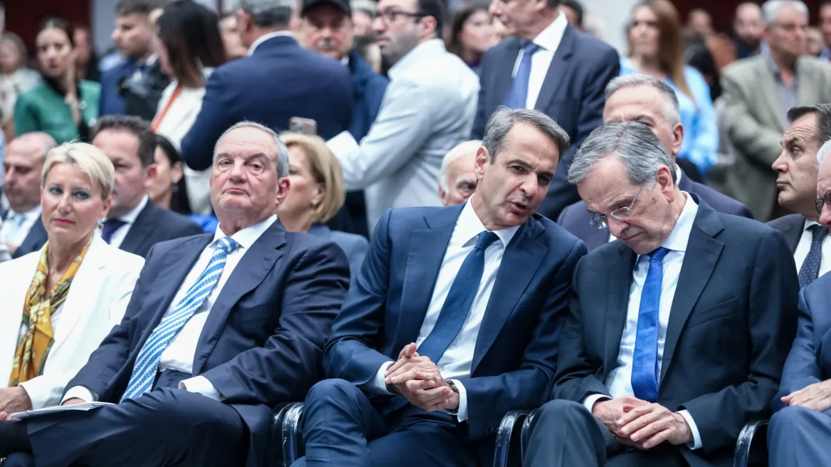 Tηλεφώνημα K. Μητσοτάκη σε K. Καραμανλή και A. Σαμαρά για τα γαλάζια γενέθλια στη Ρηγίλλης