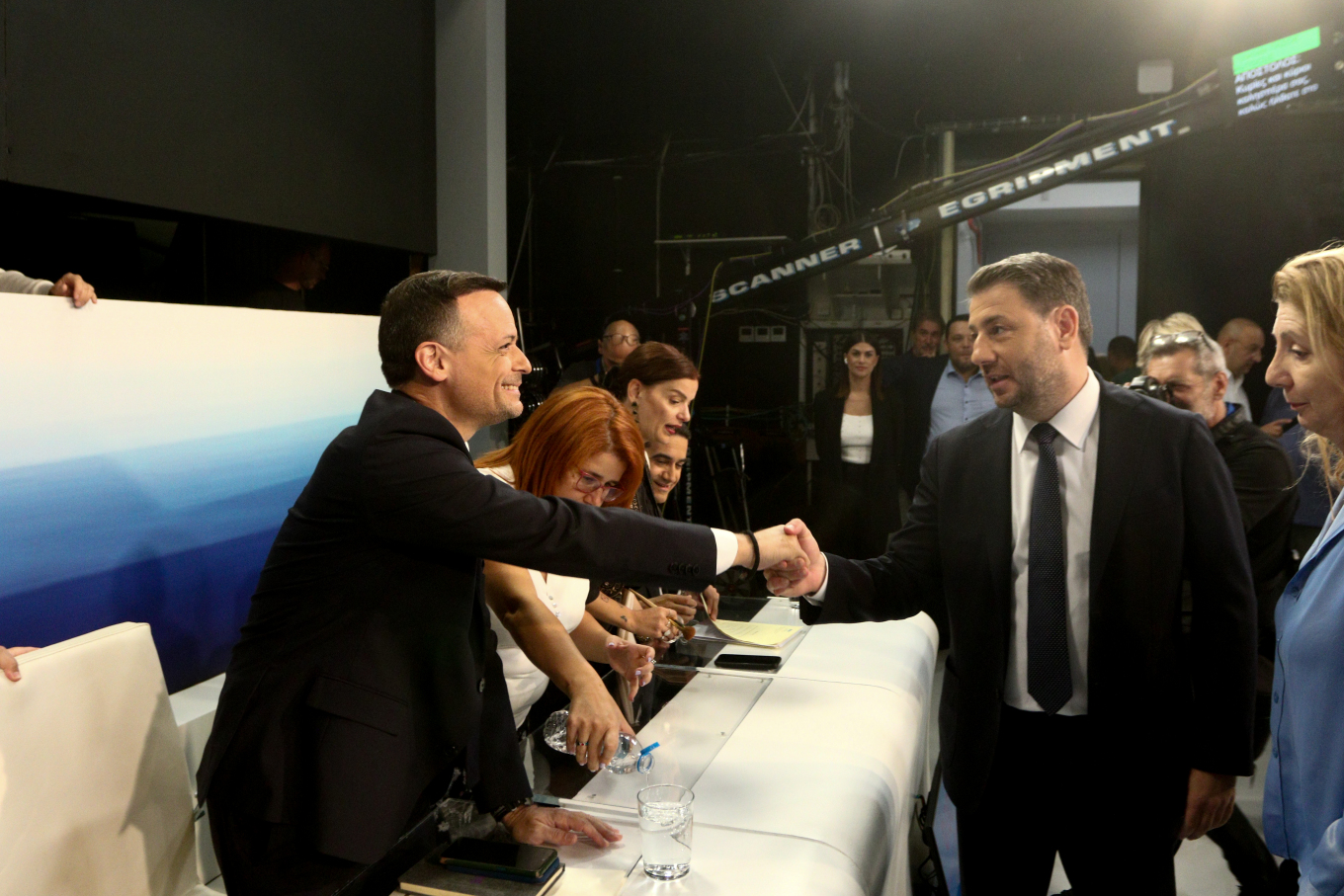 Διαβουλεύσεις για το ντιμπέιτ στο ΠΑΣΟΚ: Παρασκευή προτείνει ο Δούκας λόγω δημοτικού συμβουλίου