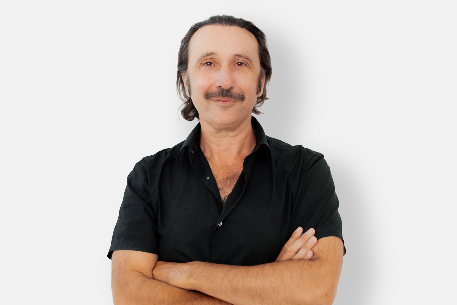 Ρένος Χαραλαμπίδης: «Όποιος δεν είναι αριστερός είναι κακός άνθρωπος; Μου κόστισε πολύ η πολιτική»