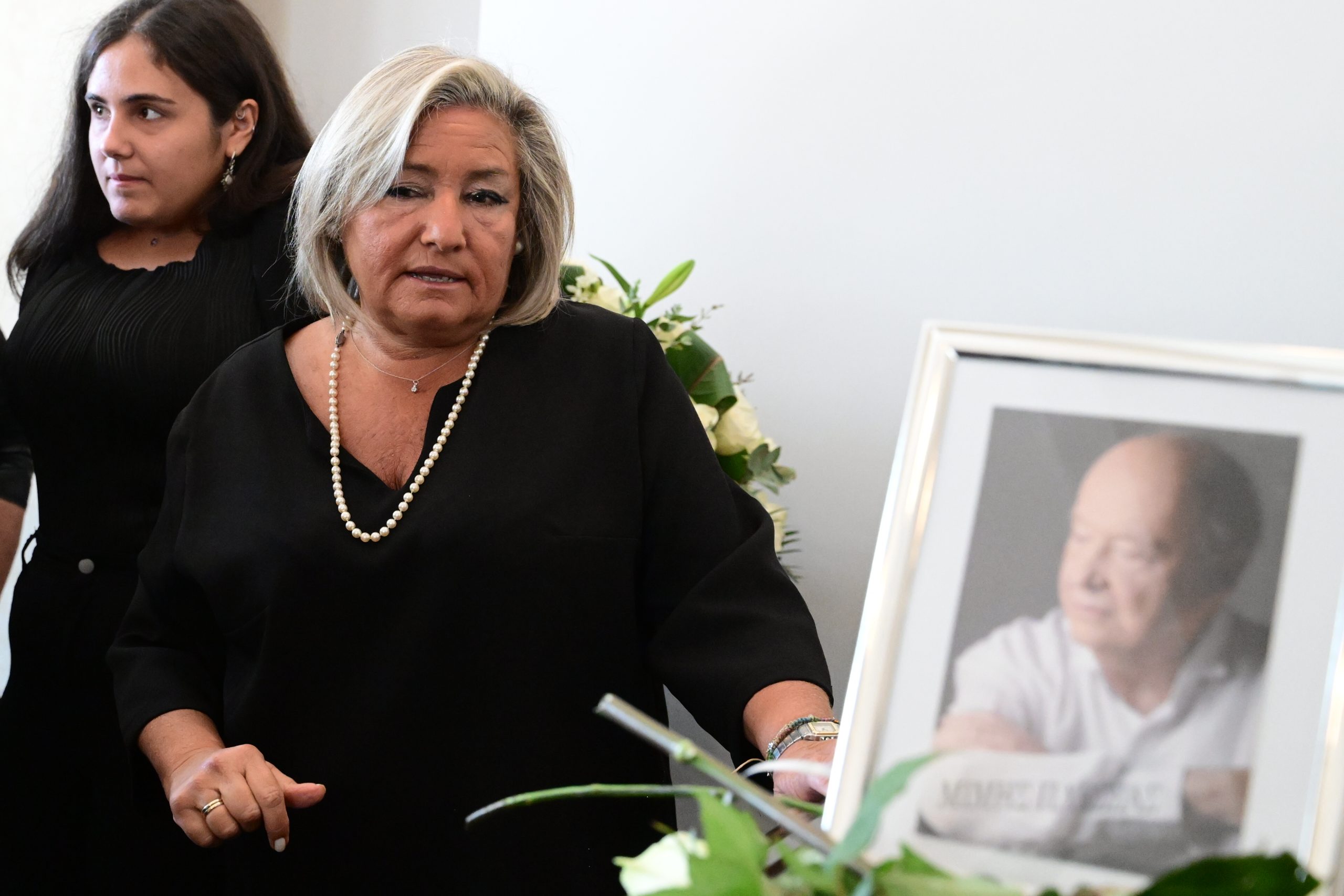 Μίμης Πλέσσας: Συγκίνηση στο τελευταίο «αντίο» στον μεγάλο μουσικοσυνθέτη (ΦΩΤΟ+Video)